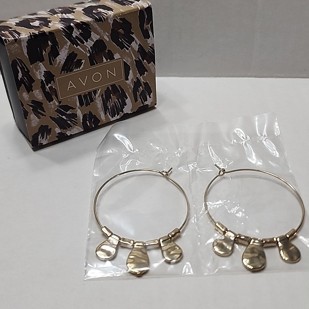 Avon modern metals hoop earrings NWT